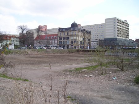 Aus der Brache in Erfurts Zentrum soll ein Park werden.