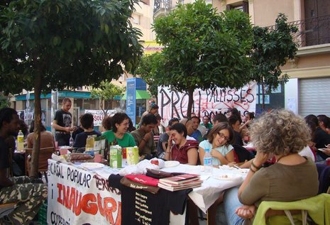 Fest der katalanischen Kooperative anlässlich der Einweihung des offenen Hauses »Casa popular« bei Barcelona.