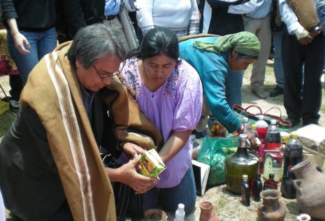 UN-Botschafter James Anaya zu Besuch bei den Indígenas in Jujuy.