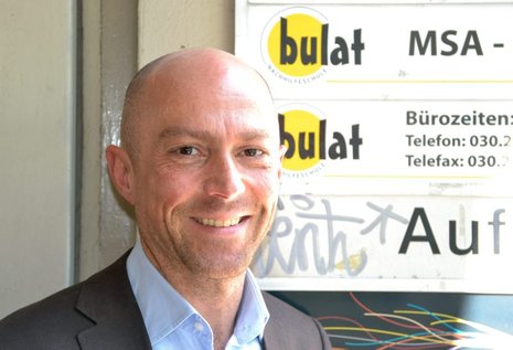 Ali Bulat ist der Leiter der türkischen Nachhilfeschule Bulat in Berlin-Kreuzberg.