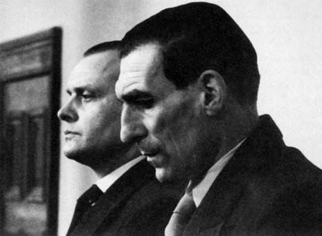Wilhelm Schubert und Gustav Sorge 1959 in Bonn vor Gericht Fotos: Metropol