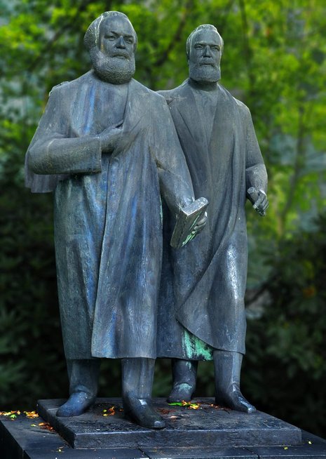 Walter Howards Doppelporträt von Marx und Engels steht heute in Chemnitz