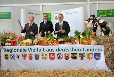 Schöne Bilder auf der Grünen Woche: PR-Termin mit dem Bauernpräsidenten Gerd Sonnleitner (re.)