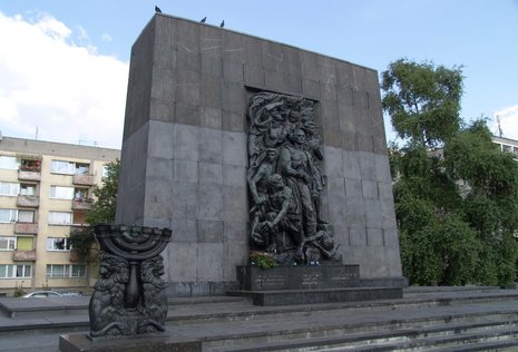 Das Denkmal zur Erinnerung an die Helden des Warschauer Ghettoaufstandes