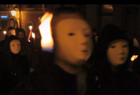 Ausschnitt aus einem Aktionsvideo der Masken-Nazis.