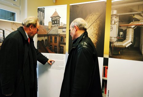 Auch Bundestags-Vizepräsident Wolfgang Thierse (SPD) besuchte die Ausstellung.