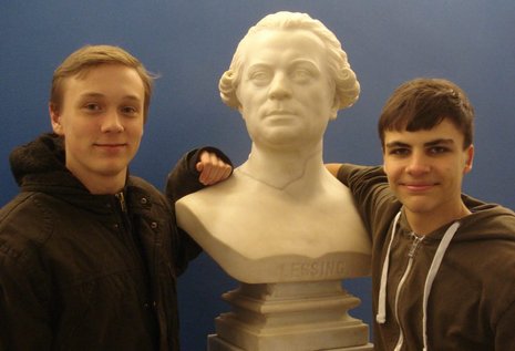Links Ephraim Bernhardt, rechts Martin Streichhardt, Lessing in der Mitte