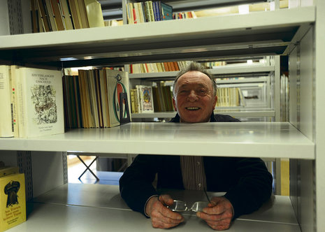 Peter Sodann in seiner "Staatsbibliothek" in Staucha