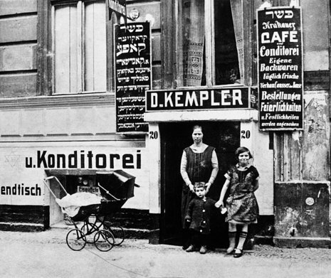 Eingang der Bäckerei Kempler, Berlin 1926