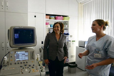 Senatorin Dilek Kolat (SPD) informierte sich im Vivantes Klinikum über Ausbildungsberufe.
