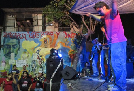 Die jährliche Fiesta des Zentrums »Casa de la Cultura Benito Júarez« endet mit einem Konzert mit Musikern und Bands aus dem Stadtviertel.