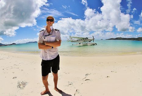 Dan Bolton kann sich nichts besseres vorstellen, als Pilot eines Wasserflugzeugs im Great Barrier Reef zu sein.
