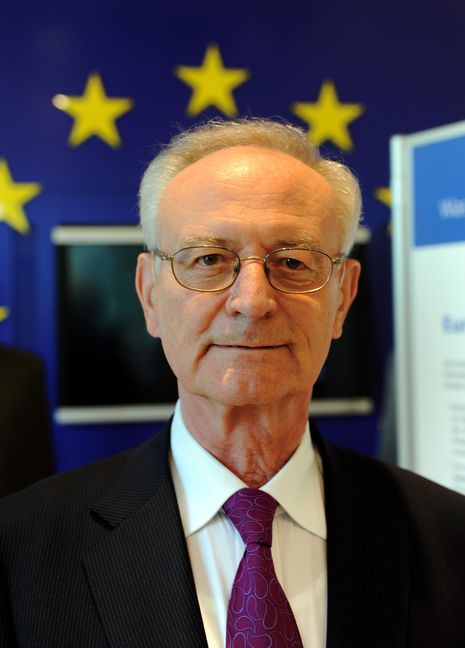 Klaus Hänsch (Jg. 1938) war von 1979 bis 2009 Europaabgeordneter für die SPD. Von 1994 bis 1997 war er zudem Präsident des Europäischen Parlaments.