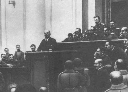 Lenin spricht - im Taurischen Palais in Petrograd.