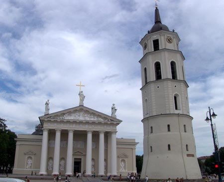 Sanierte Kathedrale am Rande der Altstadt von Vilnius