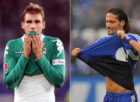 Zum Trikotraufen: Bremens Per Mertesacker (l.) und Schalkes Kevin Kuranyi hadern mit dem Mittelma&#223;. Fotos: dpa