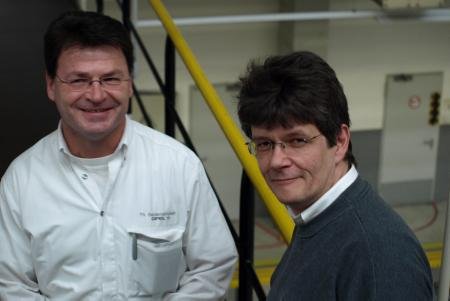 Thomas Seidenstricker und Thomas Grimm (v.l.) gehörten schon 1991 zum Kernteam bei Opel. Jetzt herrscht Ungewissheit über die Zukunft.