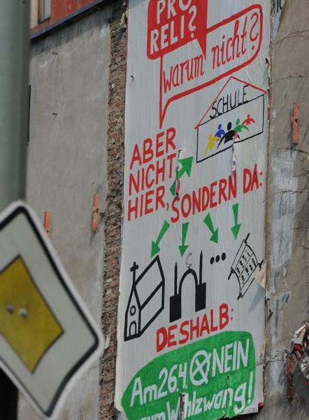 Erklärende Wahlpropaganda in Kreuzberg für Pro Ethik