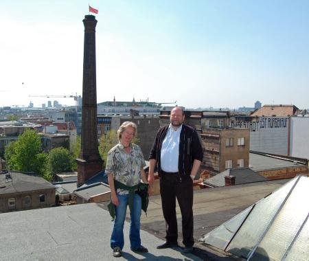 Elisabeth Vo&#223; und Klaus Lemmnitz auf dem Dach der M&#228;lzerei