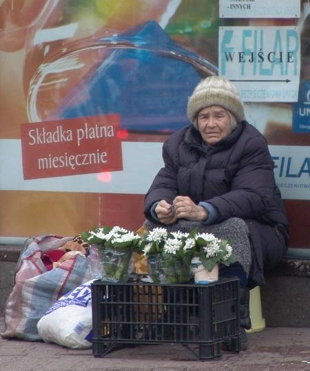 Zuverdienst zur Rente: Blumenverkäuferin in Szczecin.