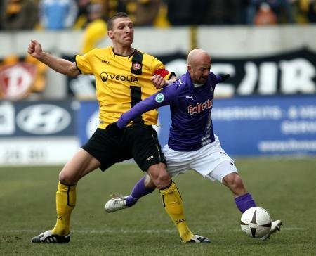Dynamo-Kapit&#228;n Maik Wagefeld (links) besorgte das 1:0 f&#252;r Dresden.