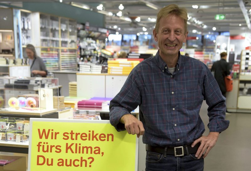 Modulor-Chef Christof Struhk in seinem Bastelbedarfsladen in Berlin-Kreuzberg.