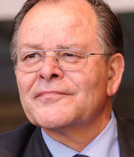 Der frühere Bundestagsabgeordnete, Staatssekretär und Botschafter ist seit 40 Jahren SPD-Mitglied.