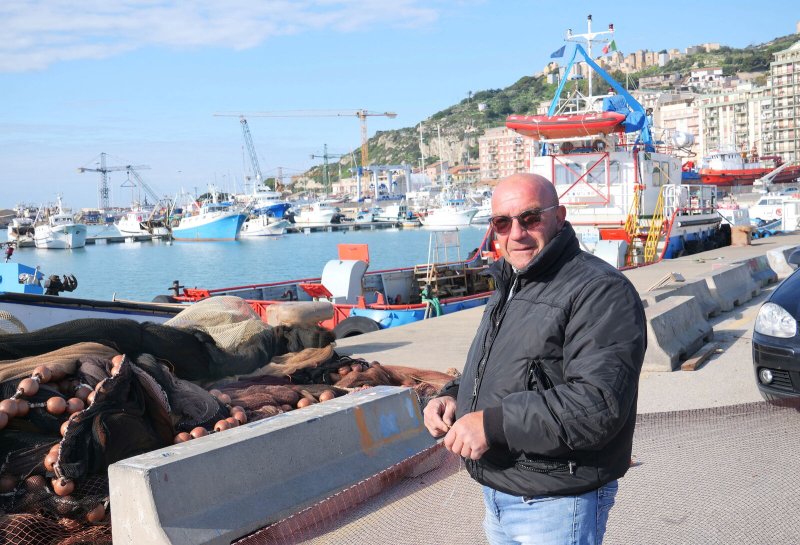 Camillo Cassano, 54 Jahre alt, ist Fischer in der kleinen sizilianischen Hafenstadt Licata.