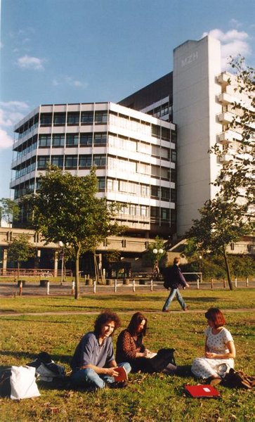 Das zentrale Mehrzweckgeb&#228;ude der Uni Bremen. Dem neuen Campus-Projekt werden auch Gr&#252;nfl&#228;chen weichen m&#252;ssen.