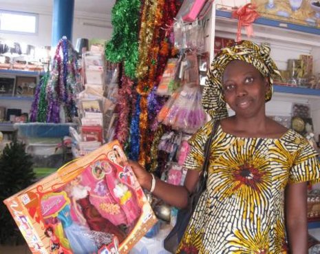 Kein Weihnachten ohne Geschenke: Der Einkauf f&#252;r den Gabentisch wird in Senegal gro&#223; zelebriert.