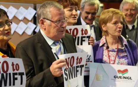 Protest der Linksfraktion gegen das SWIFT-Abkommen