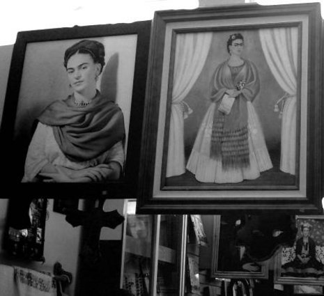 Frida Kahlos Selbstporträts im Museumsladen ihres ehemaligen Wohnhauses