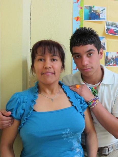 Gloria Méndez wünscht sich, dass ihr Sohn Edgardo nicht in der Maquila arbeiten muss.