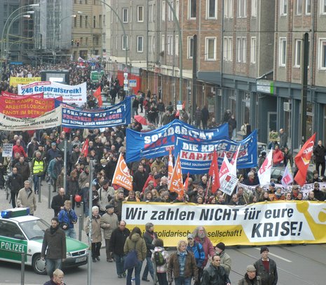Im März vergangenen Jahres folgten 55 000 Menschen dem Aufruf zu Demonstrationen »für eine solidarische Gesellschaft« in Frankfurt am Main und Berlin.
