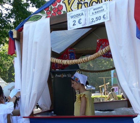 Kaviarverkauf auf dem Deutsch-Russischen Volksfest Foto: Uta Herrmann