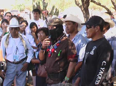 Subcomandante Marcos, Sprecher der EZLN, bei der Eröffnung des Indigenen-Treffens in Mexiko