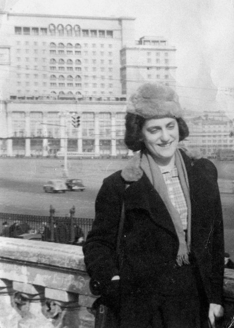 1947/48 vor dem Hotel &#187;Moskwa&#171; &#169;Elisabeth Markstein