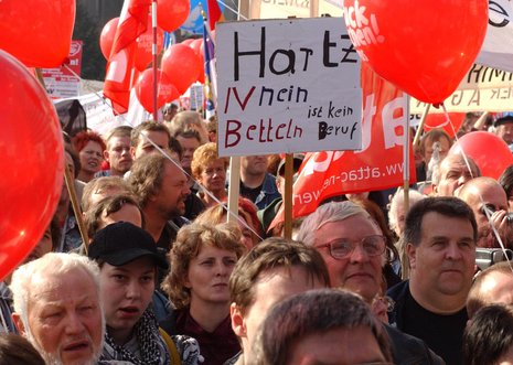 Demonstration gegen Hartz IV am 2. Oktober 2004 ND-
