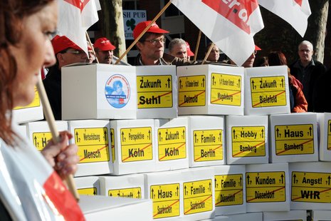Wo geht die morgendliche Reise hin? Telekombesch&#228;ftigte protestieren in Kassel. dpa/Uwe Zucchi