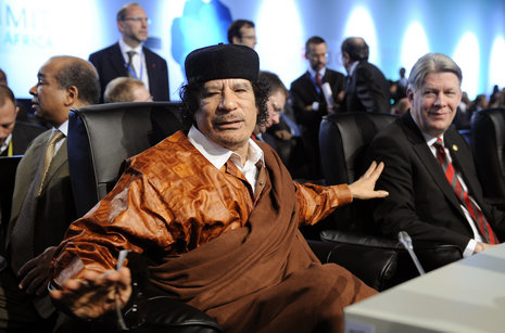 Sie werden sich in Tripolis wiedersehen: Gaddafi und Lettlands Pr&#228;sident Zatlers, hier in Lissabon. Fotos: AFP; Lange