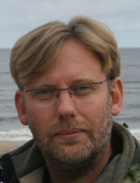 Björn Schering ist wissenschaftlicher Mitarbeiter der Bundestagsabgeordneten Karin Binder (LINKE).