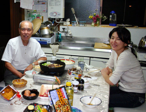 Familie Uemura in der heimischen Küche