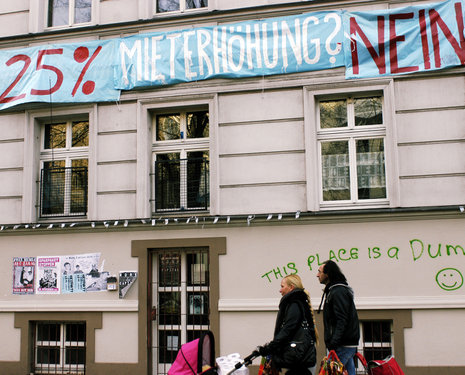 Zeichen der Zeit in der Reichenberger Straße in Kreuzberg