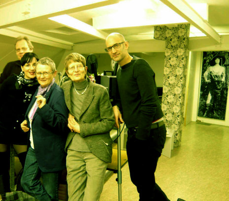 Gunter Deller, Susanne Sachsse, Karola Gramann, Heide Schlüppmann und Marc Siegel (v.l.n.r.). Rechts außen: Filmstar Asta Nielsen