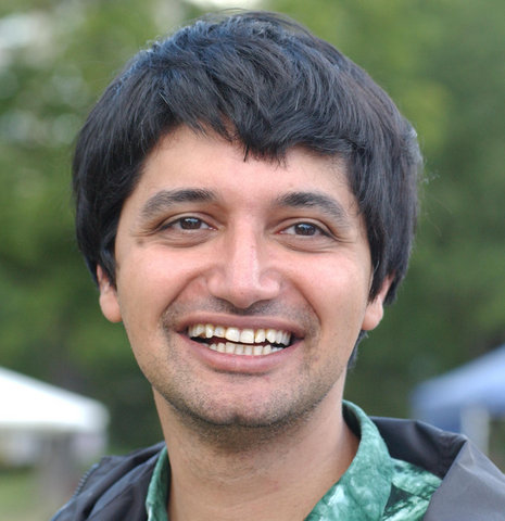 Pedram Shahyar, geboren 1973 im Iran, arbeitet im Bereich politische Kommunikation mit sozialen Medien. Auf der LiMA spricht er am Sonntag, 13. März, 13 Uhr über die Einflüsse von Web 2.0 auf die Revolten im Nahen Osten.