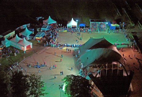 Bis in die Nacht hinein wird beim Boule-Turnier in Travemünde sicher auch dieses Jahr wieder gespielt, wie im Vorjahr 2010.