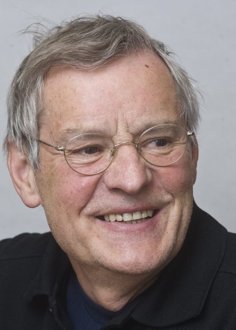 Horst Isola, 1939 geboren, war Landesvorsitzender der SPD in Bremen und ist ein Sprecher des Arbeitskreises »Laizisten in der SPD«.