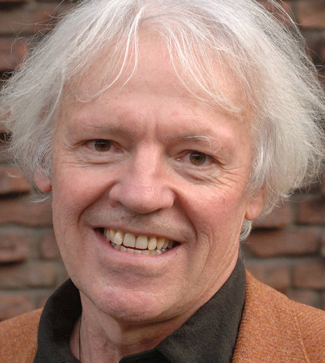 Dr. Wolfgang Schmidbauer arbeitet als Psychoanalytiker und Autor in München.