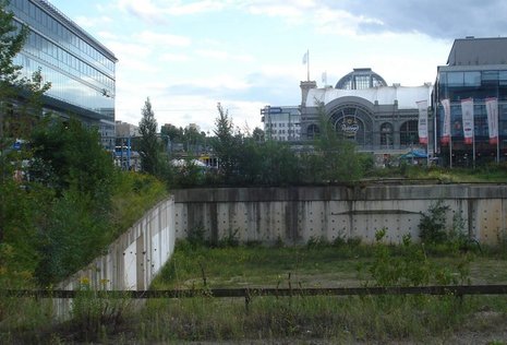 Das Wiener Loch vor dem Dresdner Hauptbahnhof