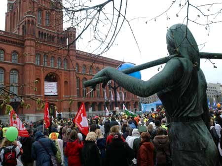 Kundgebung gestern am Roten Rathaus